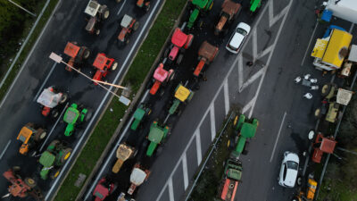 Μπλόκα αγροτών: Ανυποχώρητοι μετά την παρέμβαση του Αρείου Πάγου – Αποκλείουν το λιμάνι του Βόλου