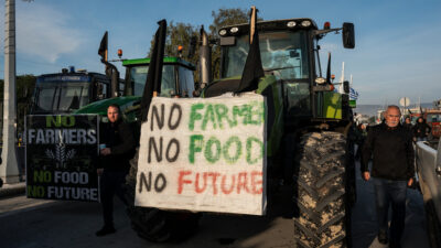 Μπλόκα: Κλιμακώνουν οι αγρότες – Ξεκίνησε η πορεία για το λιμάνι της Θεσσαλονίκης
