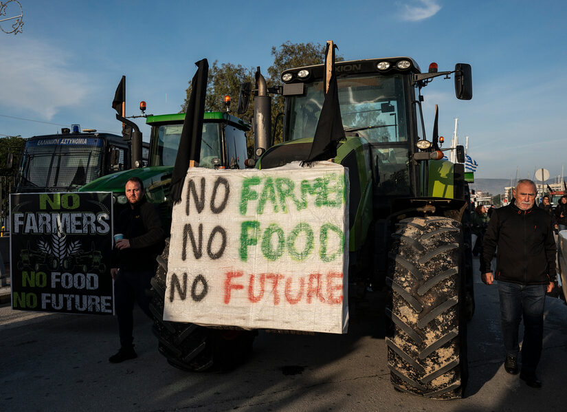 Μπλόκα: Κλιμακώνουν οι αγρότες – Ξεκίνησε η πορεία για το λιμάνι της Θεσσαλονίκης