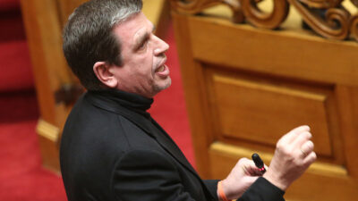 Ξεγυριστή η φάπα του Δένδια στον Καιρίδη! Κόμπρα