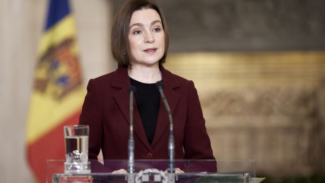 Η Μολδαβή Χίλαρι από τα Lidl, Κόμπρα