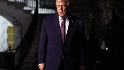 Ο Τραμπ ευχήθηκε για τα Χριστούγεννα και στα… “αποβράσματα της ριζοσπαστικής αριστεράς”