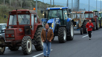 Μπλόκα αγροτών: Ανοιχτό ενδεχόμενο κλιμάκωσης των κινητοποιήσεων - Νέα πανελλαδική σύσκεψη