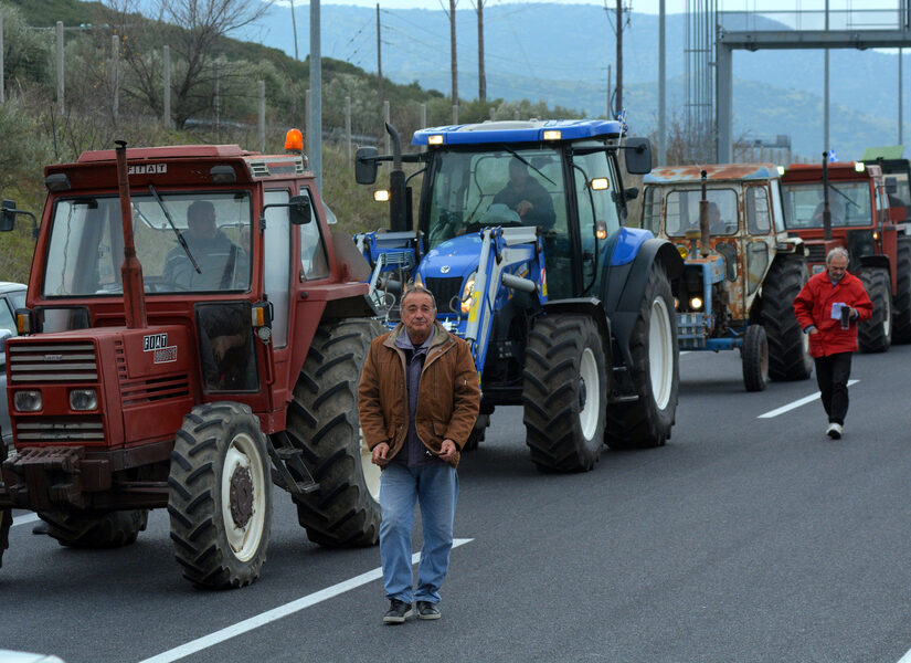 Μπλόκα αγροτών: Ανοιχτό ενδεχόμενο κλιμάκωσης των κινητοποιήσεων - Νέα πανελλαδική σύσκεψη