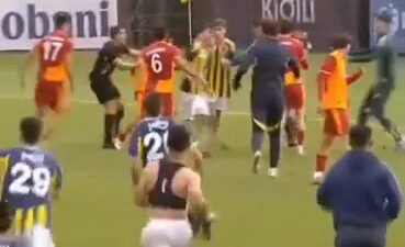 Τουρκία: Απίστευτο ξύλο στο ντέρμπι νέων Φενέρμπαχτσέ – Γαλατασαράι