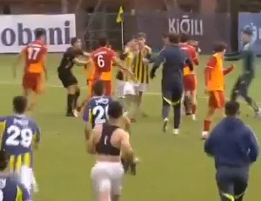 Τουρκία: Απίστευτο ξύλο στο ντέρμπι νέων Φενέρμπαχτσέ – Γαλατασαράι