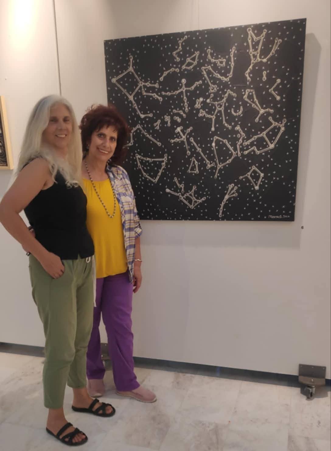 Η Μαριάννα Πουργαλή με την Μελαχροινη Μαρτίδου στην έκθεση που είχε κάνει πριν λίγους μήνες στην Ραφήνα.