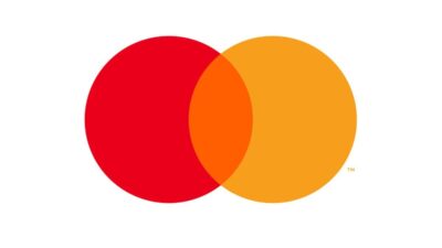 Mastercard SpendingPulse: Οι Ευρωπαίοι στρέφονται στις «προσιτές πολυτέλειες» τη φετινή εορταστική περίοδο
