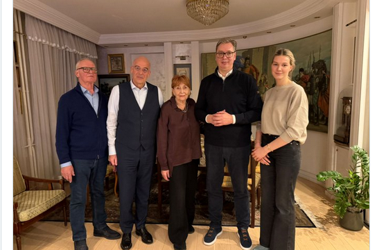 Το πατρικό του Βούτσιτς επισκέφθηκε ο Δένδιας