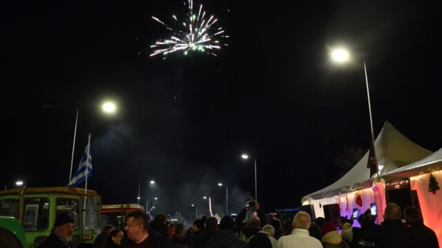 Λέτε να στείλει τον στρατό για να διαλύσει και τα μπλόκα και... τον Δένδια;