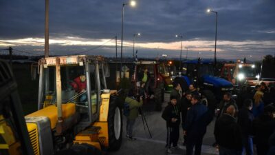 Μπλόκα μέχρι και σε αεροδρόμια από τους αγρότες (video) – Παραπέμπονται για εγκληματική οργάνωση στη Κρήτη!