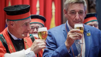 Παρά τους καημούς μας, πίνουμε λιγότερο από όλους στην ΕΕ! Όλγα Μαύρου