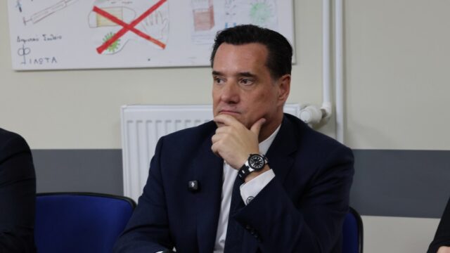 Δεν τα... έψαλλαν στον Άδωνι! Κόμπρα