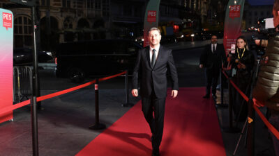 Κάντε ησυχία, το ΠΑΣΟΚ κοιμάται!