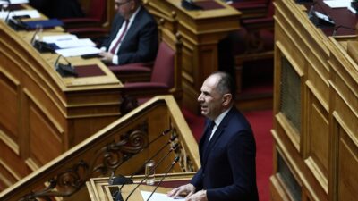 Και συ βρε Γεραπετρίτη το... δικαίωμα της σιωπής για τα εθνικά!