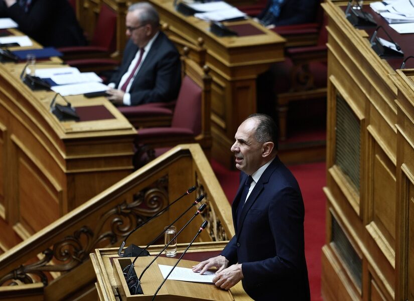 Και συ βρε Γεραπετρίτη το... δικαίωμα της σιωπής για τα εθνικά!