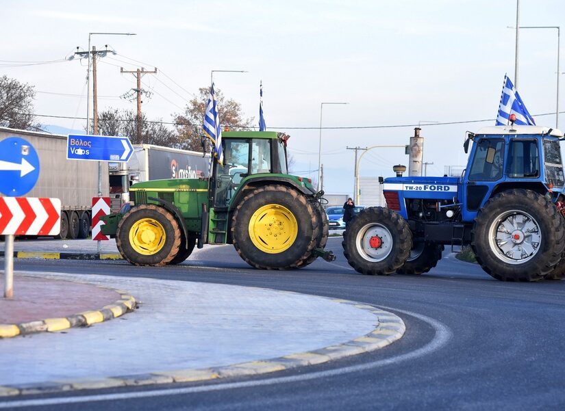 Μαξίμου σε αγρότες: Το πάρτι τελείωσε – Εντείνονται τα μπλόκα