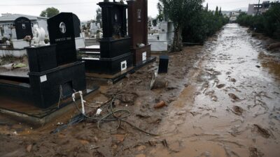 Έγιναν οι δρόμοι ποτάμια γιατί κάναμε τα ποτάμια δρόμους! Όλγα Μαύρου