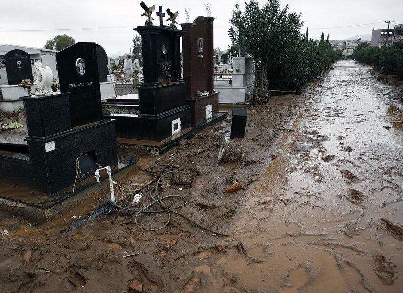 Έγιναν οι δρόμοι ποτάμια γιατί κάναμε τα ποτάμια δρόμους! Όλγα Μαύρου