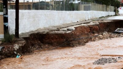 Στο “κόκκινο” οι υποδομές από την κακοκαιρία – Προβλήματα σε Μάνδρα, Νέα Πέραμο και Μέγαρα