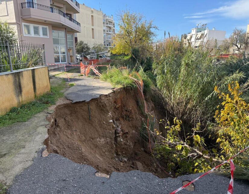 Αθήνα: Σπίτια κοντεύουν να γκρεμιστούν σε ρέμα