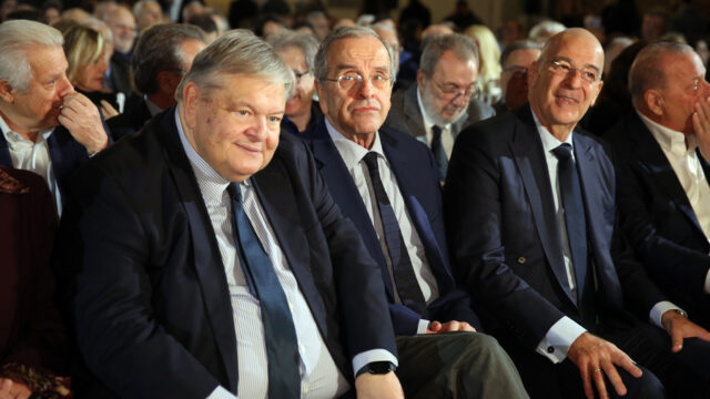 Οι διεργασίες στη δεξιά πολυκατοικία και η στροφή στον τραμπισμό... Μάκης Ανδρονόπουλος