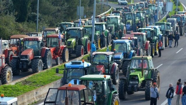 Και δεύτερο τελωνείο έκλεισαν οι αγρότες στα σύνορα με τα Σκόπια