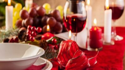 Πώς να ετοιμάσετε ένα εορταστικό τραπέζι κατάλληλο για όλους