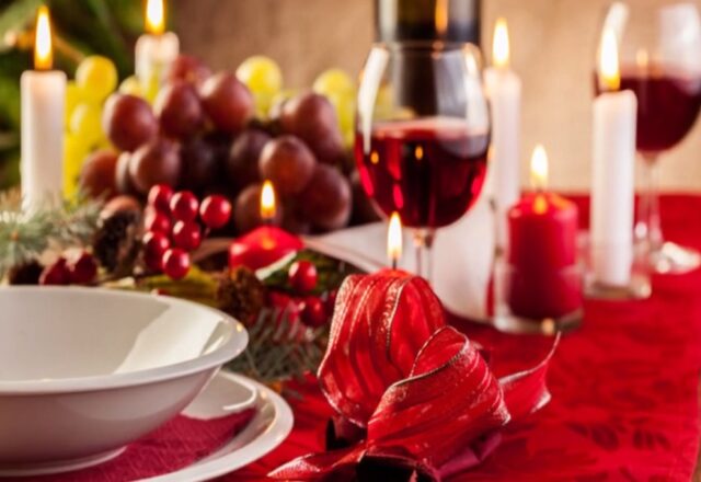 Πώς να ετοιμάσετε ένα εορταστικό τραπέζι κατάλληλο για όλους