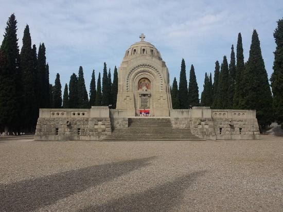 Ιστορικοί περίπατοι στα Συμμαχικά Στρατιωτικά Κοιμητήρια Ζέιτενλικ