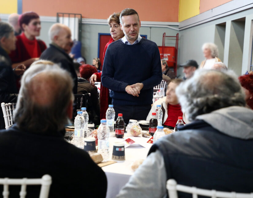 Χάρης Δούκας: «Κάνουμε πράξη τη δέσμευσή μας. Κανείς δεν μένει μόνος στην πόλη μας, κανείς δεν είναι αόρατος»