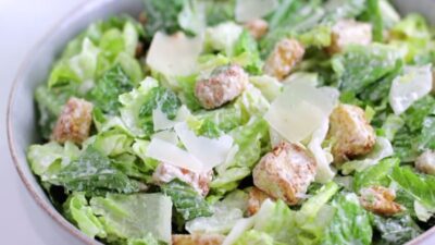 Μία εναλλακτική Ceasar σαλάτα με vegan κοτομπουκιές