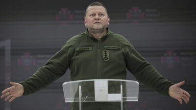 Ο Ζαλούζνι θέλει να δοθούν πυρηνικά όπλα στην Ουκρανία