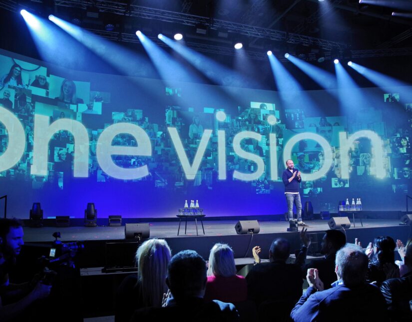 Η ΔΕΗ επανασχεδιάζει την εμπειρία του πελάτη