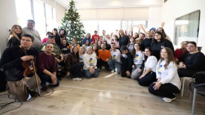 Το Πλαίσιο και το KIDOT μοίρασαν έμπνευση, χαμόγελα και χριστουγεννιάτικες εκπλήξεις σε δομές της Θεσσαλονίκης