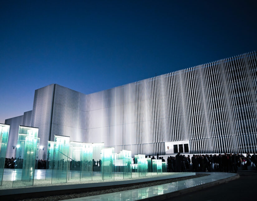 Η ELVIAL με ιδιαίτερη υπερηφάνεια σφραγίζει με την παρουσία της τη νέα εμβληματική όψη του Υπουργείου Εθνικής Άμυνας.