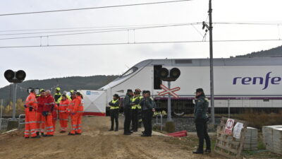 Τραγωδία στην Ισπανία: Εκτροχιασμός δύο τρένων υψηλής ταχύτητας με νεκρούς και εγκλωβισμένους