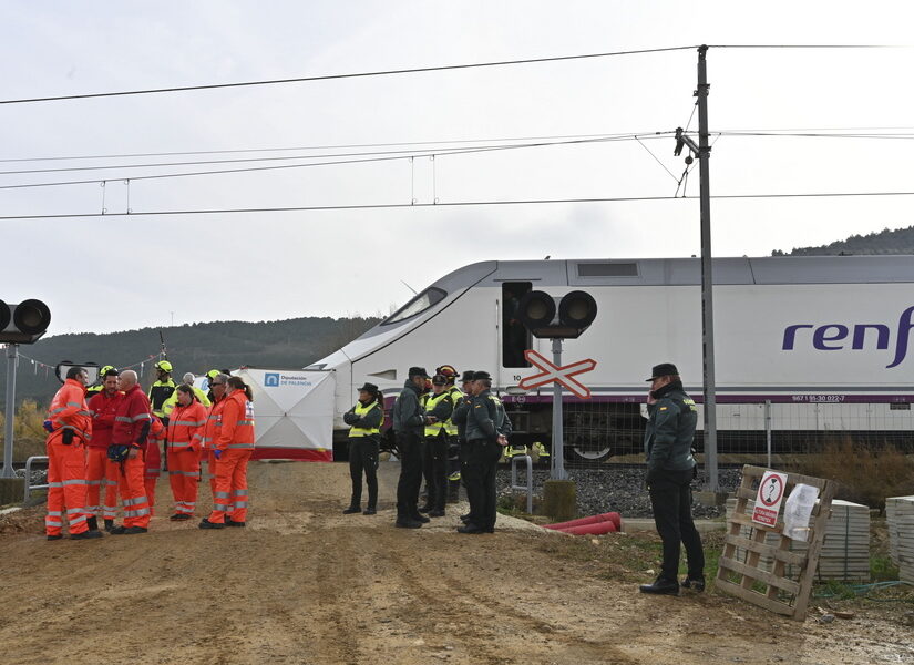 Τραγωδία στην Ισπανία: Εκτροχιασμός δύο τρένων υψηλής ταχύτητας με νεκρούς και εγκλωβισμένους