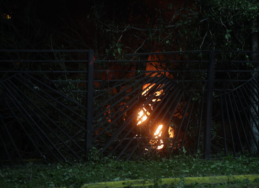 Σε κατάσταση έκτακτης ανάγκης η Βενεζουέλα – Μπαράζ αμερικανικών πληγμάτων (video)