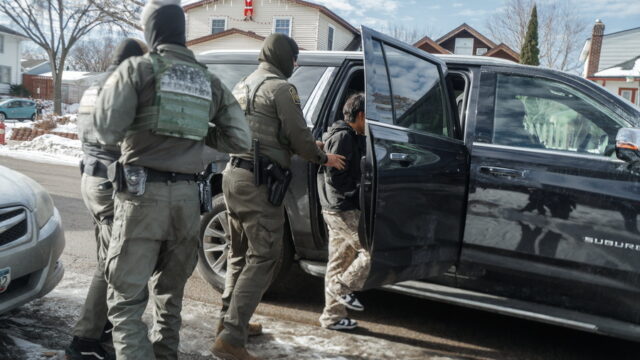 ΗΠΑ: Μέλος της ICE πυροβολεί και τραυματίζει Βενεουελάνο μετανάστη στη Μινεάπολη