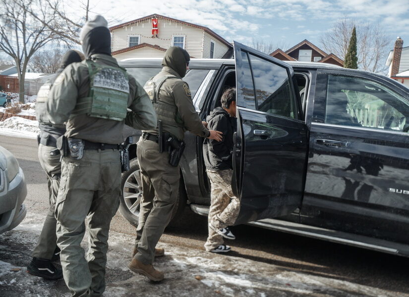 ΗΠΑ: Μέλος της ICE πυροβολεί και τραυματίζει Βενεουελάνο μετανάστη στη Μινεάπολη