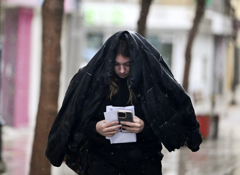 Καιρός: Έρχονται ισχυρές βροχές και καταιγίδες – Σε "πορτοκαλί" συναγερμό η χώρα