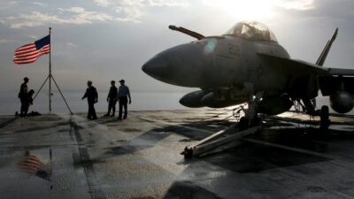 Σε συναγερμό η Μέση Ανατολή: Ο Τραμπ στέλνει "αρμάδα" στο Ιράν - Νέες απειλές από Τεχεράνη