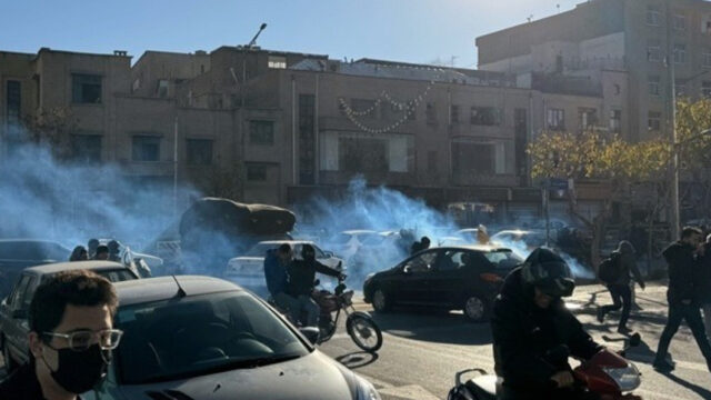 Ιράν: Τουλάχιστον 3 νεκροί σε διαδηλώσεις κατά της ακρίβειας