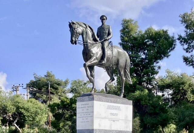 Η κόντρα Ενόπλων Δυνάμεων-Εκκλησίας για τη συνοικία Παπάγου