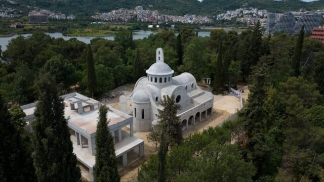 Η κληρονομιά του μακαριστού Αναστάσιου στα Τίρανα, Ορφέας Μπέτσης