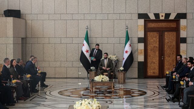 Στο Παρίσι το πρώτο βήμα στις σχέσεις Ισραήλ-Συρίας – Οι διαφορές παραμένουν, Βάνα Στέλλου