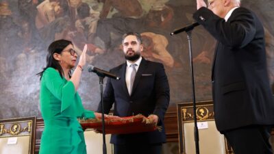 Γαλλία: Παράνομη η επέμβαση των ΗΠΑ – Διαδήλωση οπαδών του Μαδούρο – Στρατός παντού