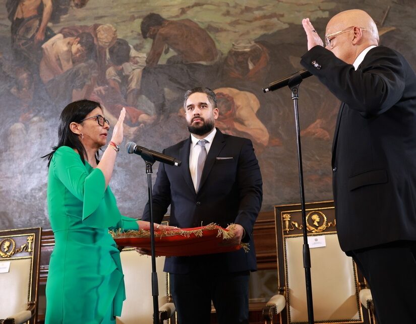 Γαλλία: Παράνομη η επέμβαση των ΗΠΑ – Διαδήλωση οπαδών του Μαδούρο – Στρατός παντού