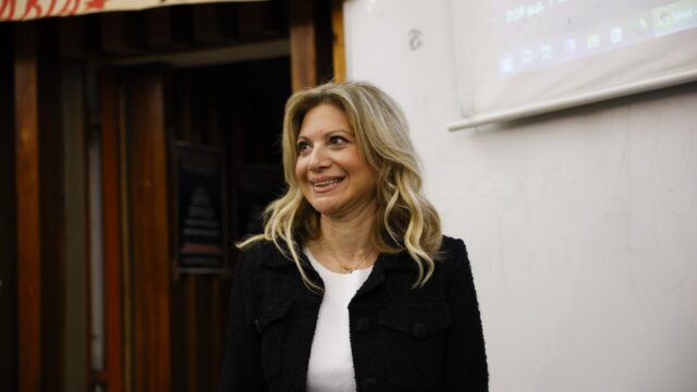 Στης Μαρίας την ποδιά σφάζονται παλικάρια… Γιάννης Παπαμιχαήλ